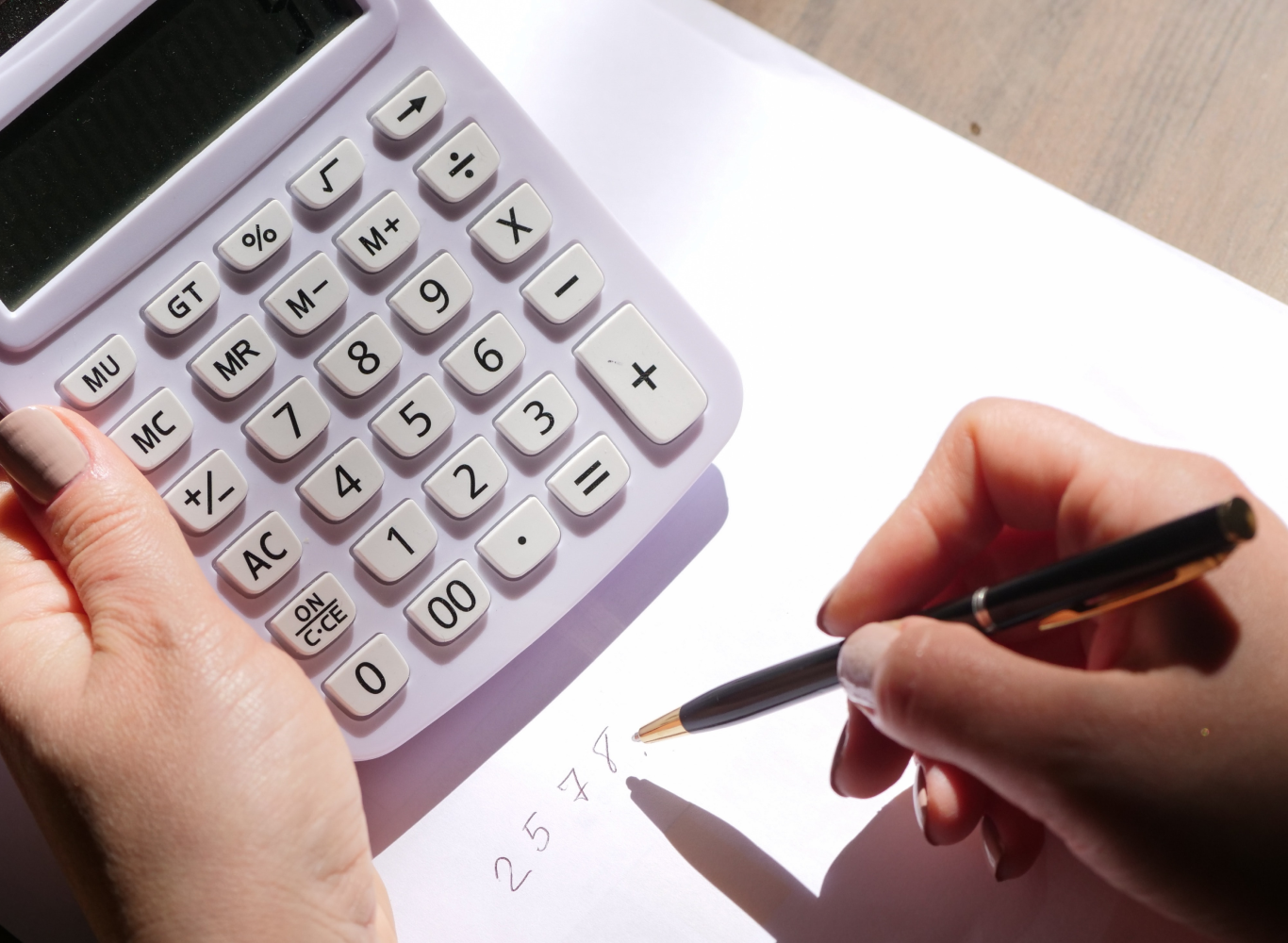Emitenti dluhopisů LightGate a SHIF18 v insolvenci